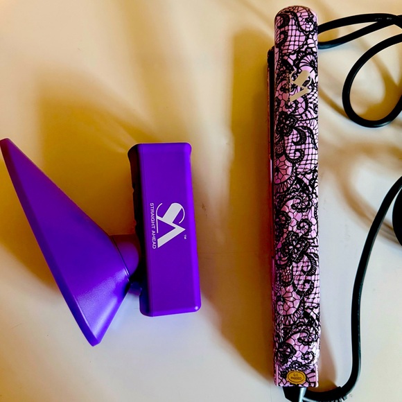 Straight Ahead Hair Straightener and Wall Mount - Picture 1 of 3